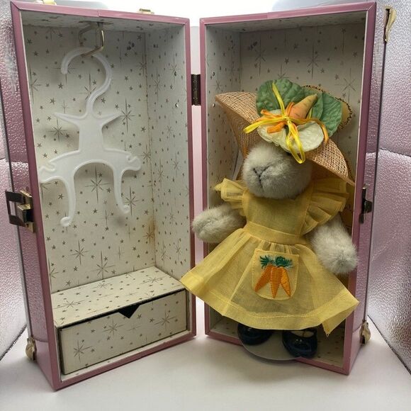Hoppy VanderHare Vintage 1990 With Easter Fantasy Outfit and Carrying‎ Case - Picture 1 of 7